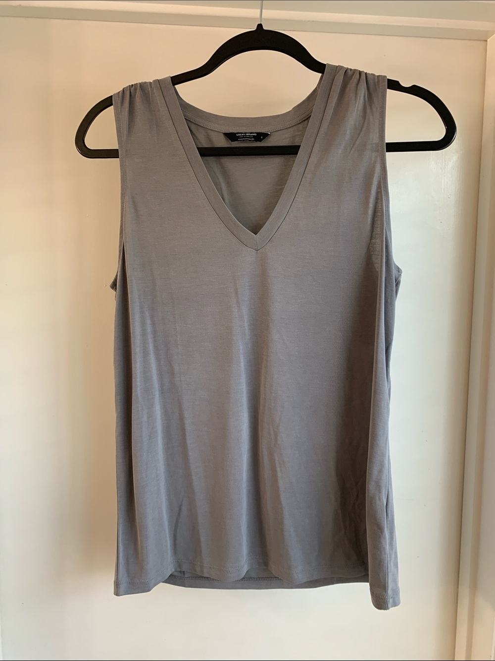 Lucky Brand Women's Sleeveless V-Neck Gray Tank Top - Small